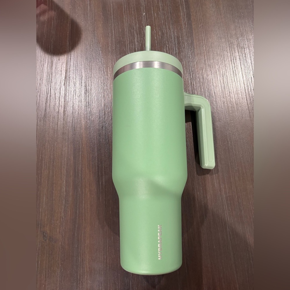Hydrapeak Voyager Sage 40oz Stainless Steel Tumbler with Handle, Straw, and Lid!